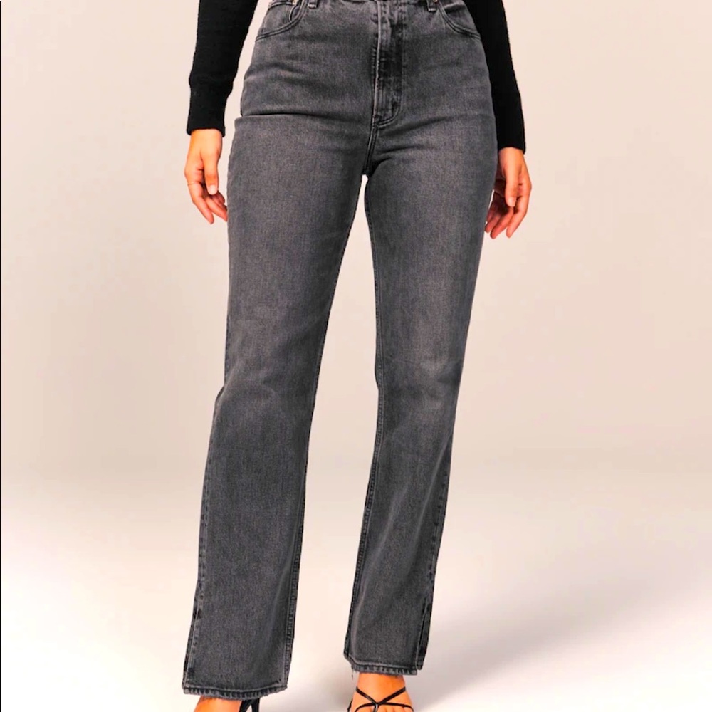 NWT Abercrombie Curve Love 90’s Ultra High Rise Straight Jeans.Grey Wash Size 25
